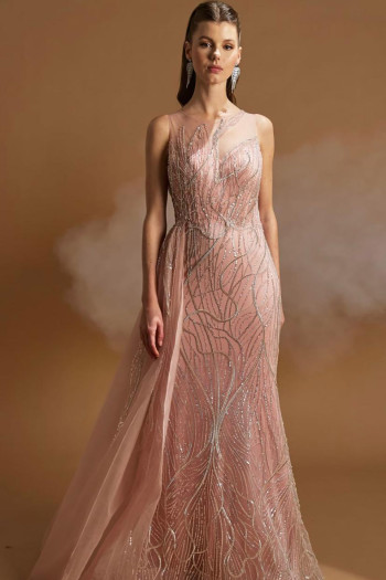 Kalın Kollu Yan Kuyruk Detaylı Taş İşlemeli Pudra Uzun Elbise