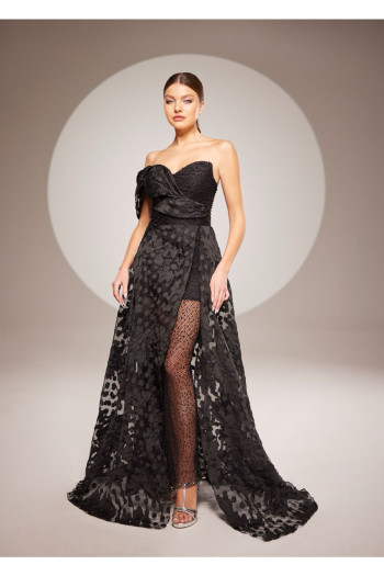 Düşük Kol Straplez Yandan Yırtmaçlı Desenli Tüllü Siyah Uzun Elbise
