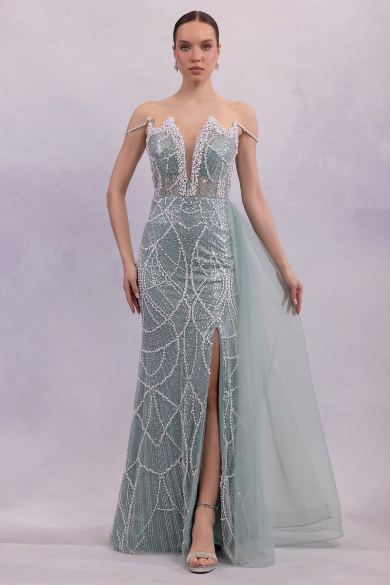 Straplez Kedi Kulak İnci Detaylı Mint Uzun Elbise