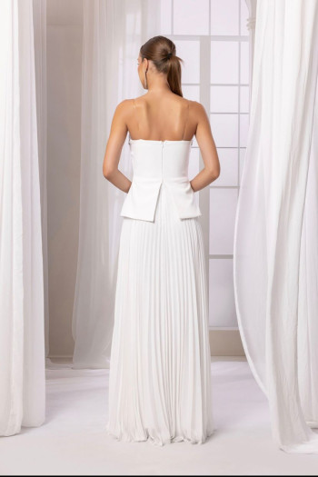 Straplez Asimetrik Gümüş Taşlı Yaka Eteği Piliseli Beyaz Uzun Elbise